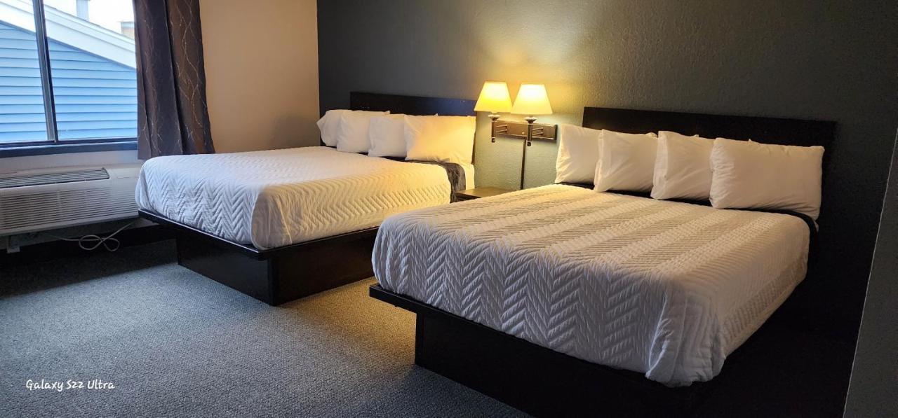 The Oasis Hotel & Bar Sheboygan Falls Ngoại thất bức ảnh