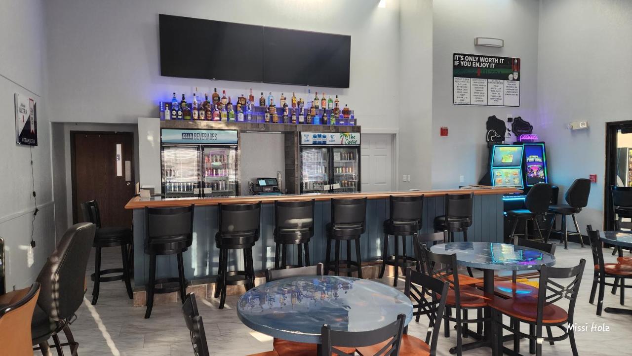The Oasis Hotel & Bar Sheboygan Falls Ngoại thất bức ảnh